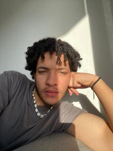 644190965: Chico busca chica en Pontevedra