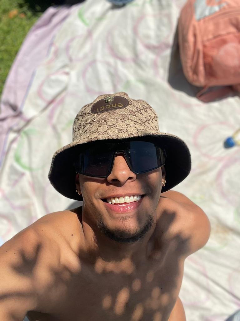 Chico busca chica en Sevilla: 