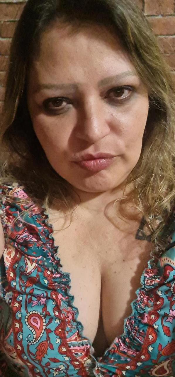 607046007: Chica busca chico en La Coruña