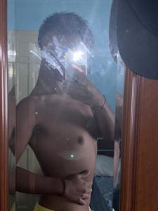 647789256: Chico busca chica en Málaga