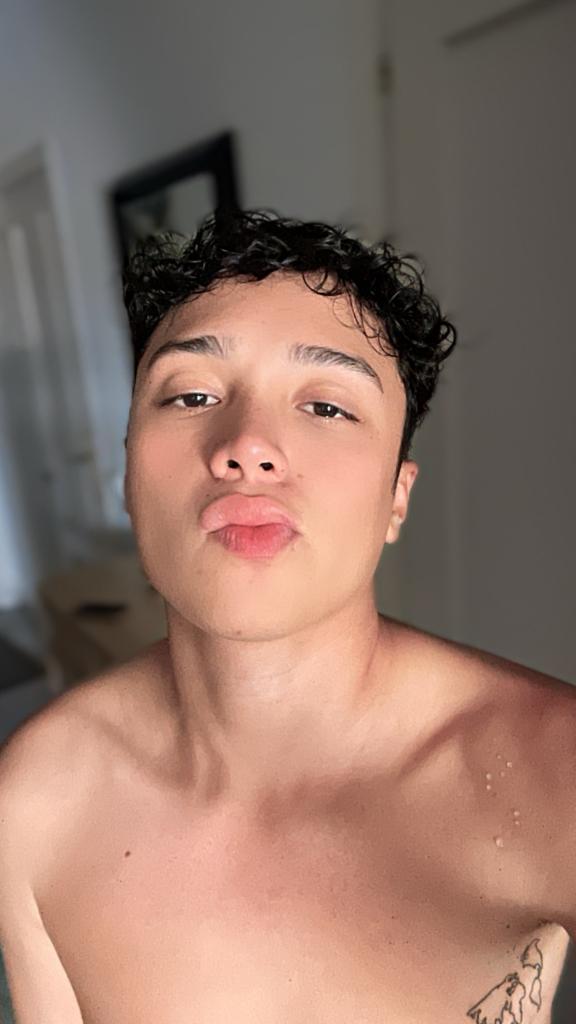 678745437: Chico busca chica en Málaga