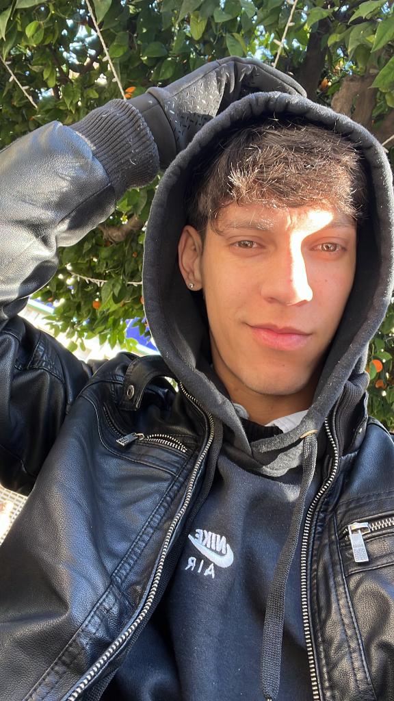 674344545: Chico busca chica en Granada