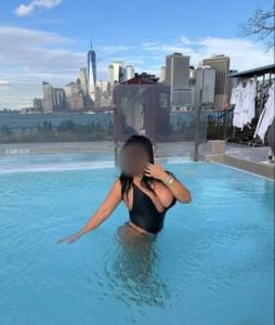 623975245: Chica busca chico en Navarra