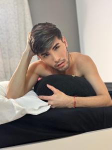 663936078: Chico busca chica en Ibiza