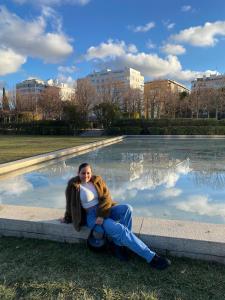 614965179: Chica busca chico en Madrid