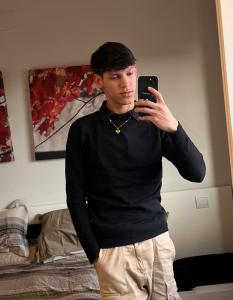 674344545: Chico busca chica en Granada