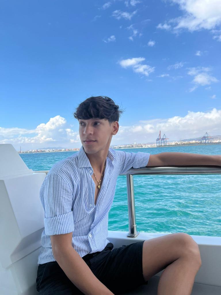 Chico busca chica en Granada: 