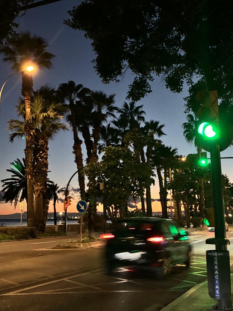 643137985: Chica busca chico en Granada