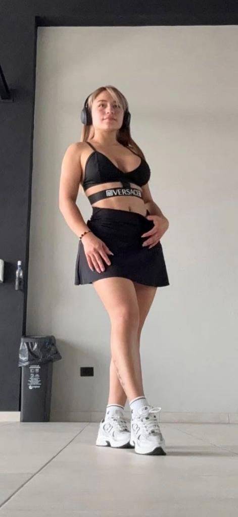 697224869: Chica busca chico en Valencia