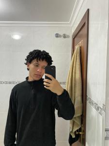 644190965: Chico busca chica en Pontevedra