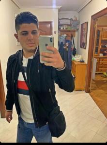 631341789: Chico busca chica en La Coruña