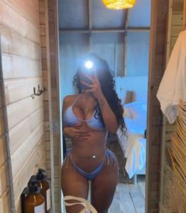 672530757: Chica busca chico en Barcelona