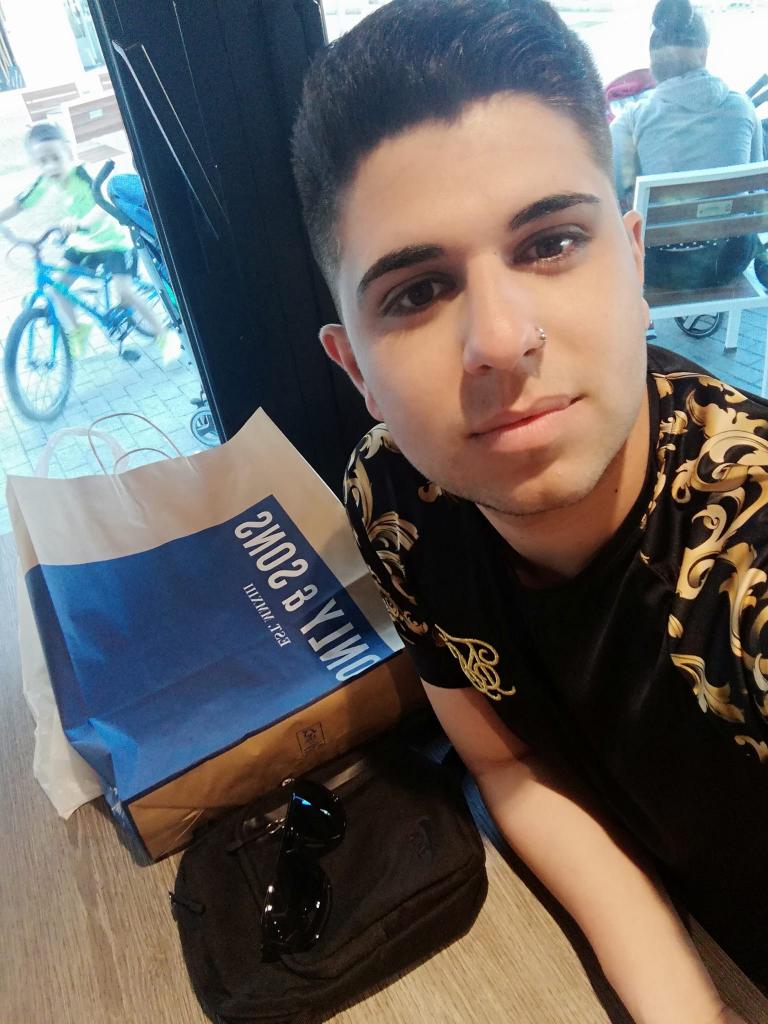 631341789: Chico busca chica en La Coruña