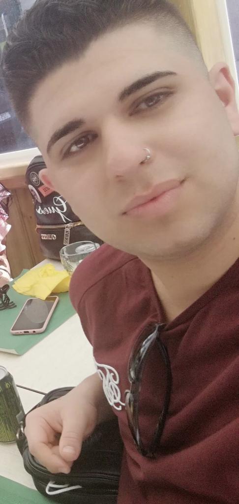 631341789: Chico busca chica en La Coruña