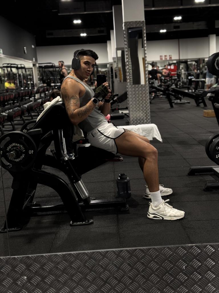 Chico busca chica en Sevilla: 