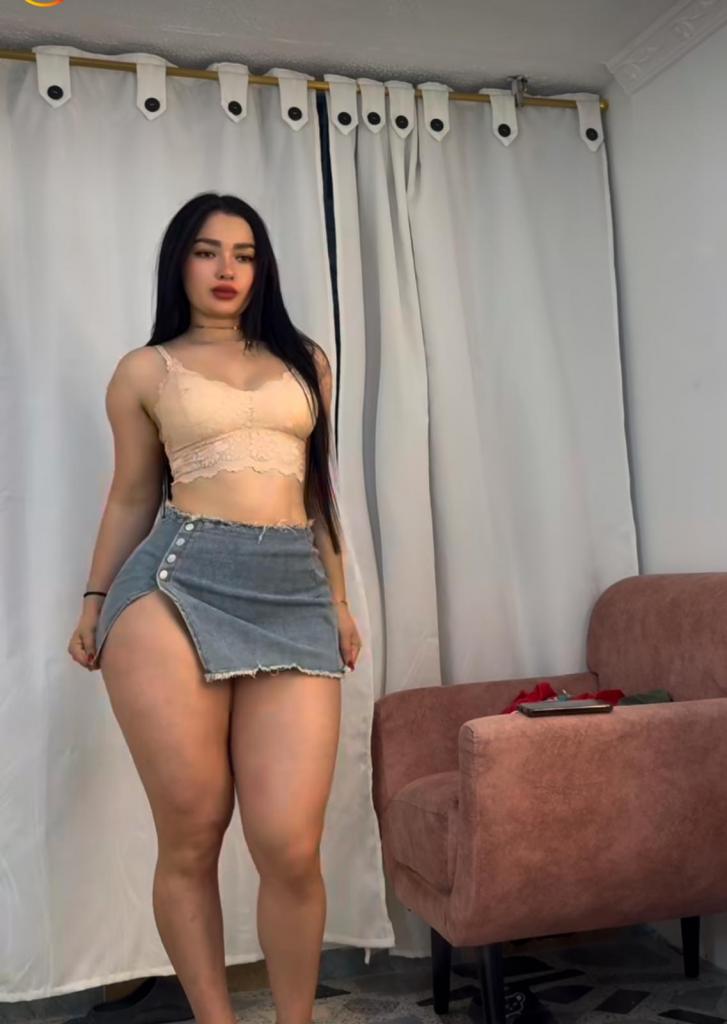 613773790: Chica busca chico en Barcelona