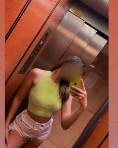 647074111: Chica busca chico en Huelva