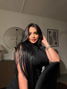 687658076: Chica busca chico en Sevilla