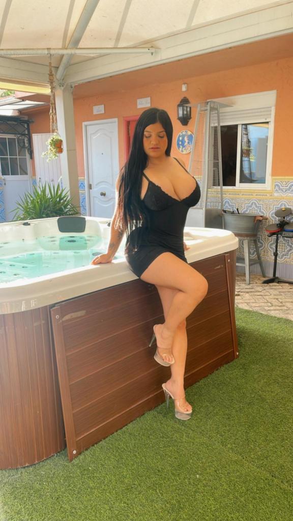 687658076: Chica busca chico en Sevilla