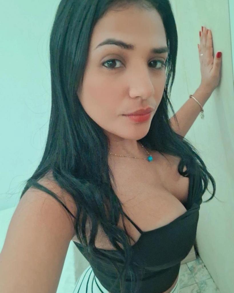 677425699: Chica busca chico en Navarra