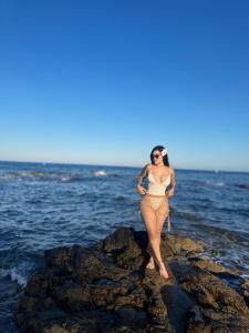 643876585: Chica busca chico en La Coruña