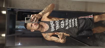 671381761: Chica busca chico en Barcelona