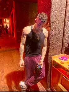 671381761: Chica busca chico en Barcelona