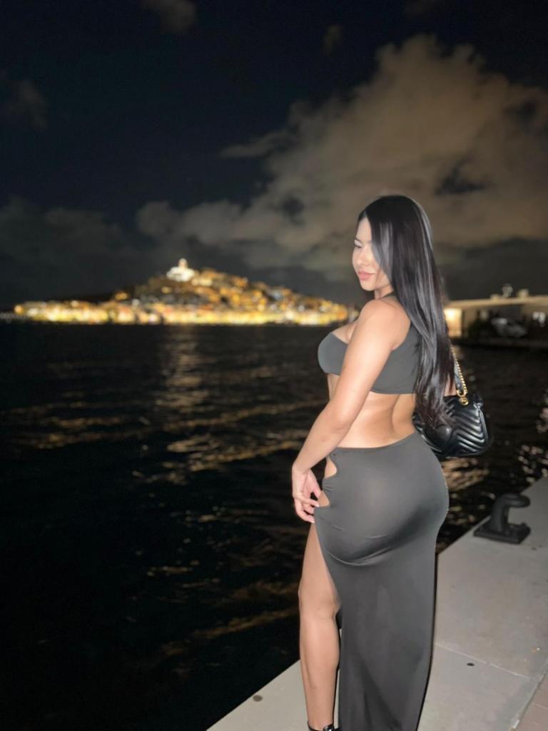 607673370: Chica busca chico en Barcelona