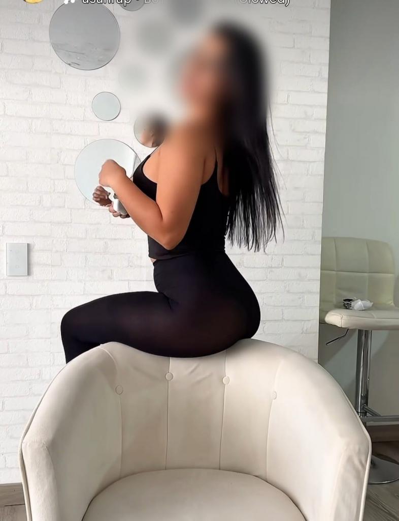 672507059: Chica busca chico en Madrid