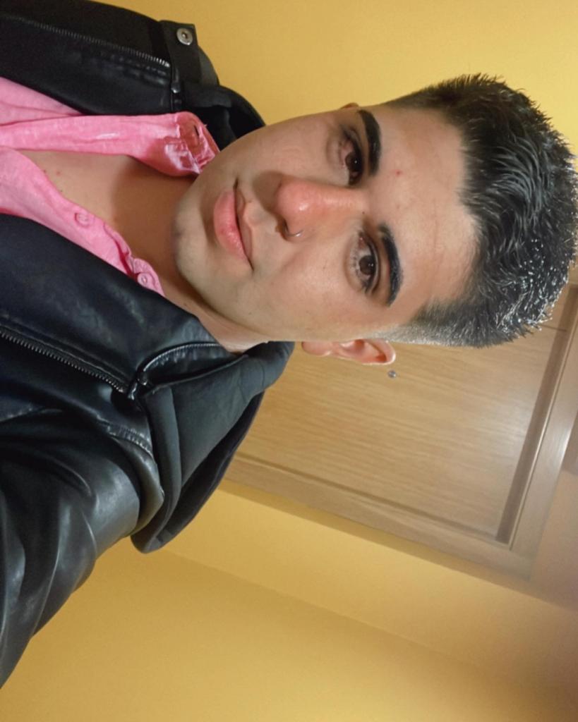 631341789: Chico busca chica en La Coruña