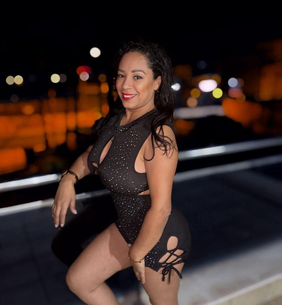 Chica busca chico en Ibiza: Chica busca chico