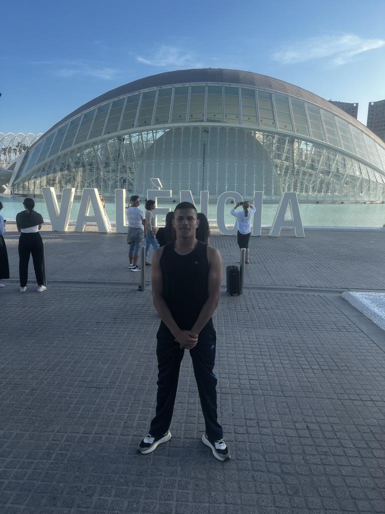 614632966: Chico busca chica en Valencia