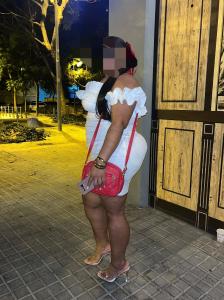 677714108: Chica busca chico en Barcelona