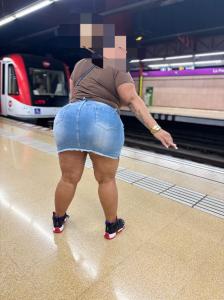 677714108: Chica busca chico en Barcelona