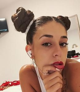 667754825: Chica busca chico en Sevilla