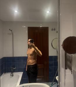 634307743: Chico busca chica en Sevilla