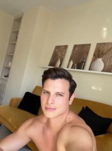 692972990: Chico busca chica en Valencia