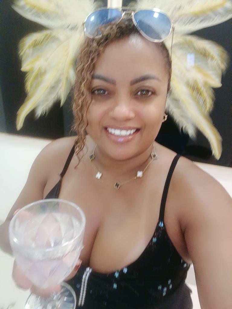 689739268: Chica busca chico en Zaragoza